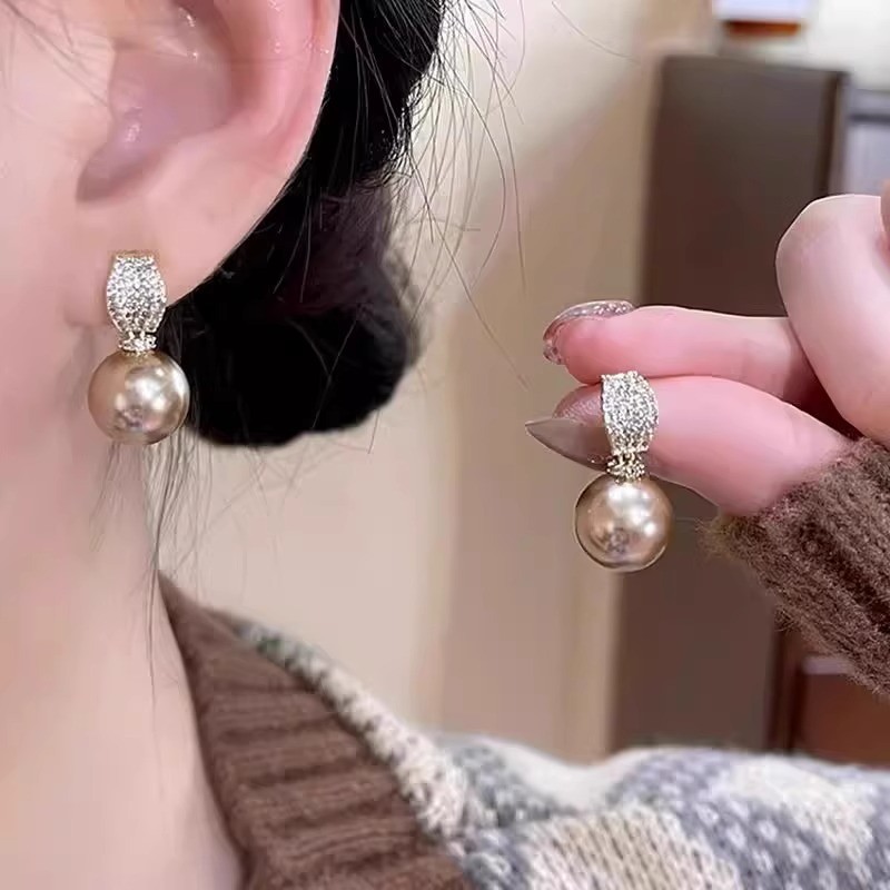 Bông tai ngọc trai lớn sang trọng và tinh tế