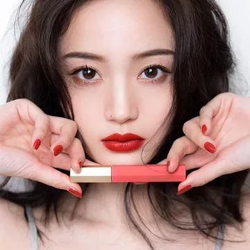 son bóng son bóng lì lâu trôi Zhiyouquan Kem Nhung Môi Men Môi Bùn Mờ Môi Làm Trắng Da Niche Thương Hiệu Nữ Son Bóng Chống Dính Cốc Phong Cách Học Sinh