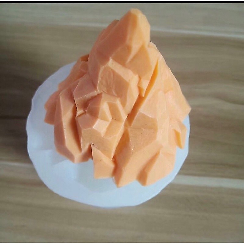 Khuôn núi đá