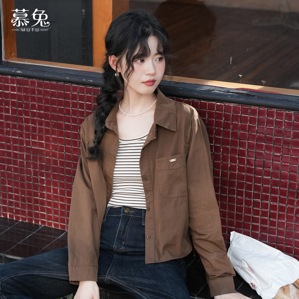 Mutu Áo sơ mi khoác nữ màu cà phê retro, thiết kế sọc vest camisole, phù hợp mùa xuân 2026