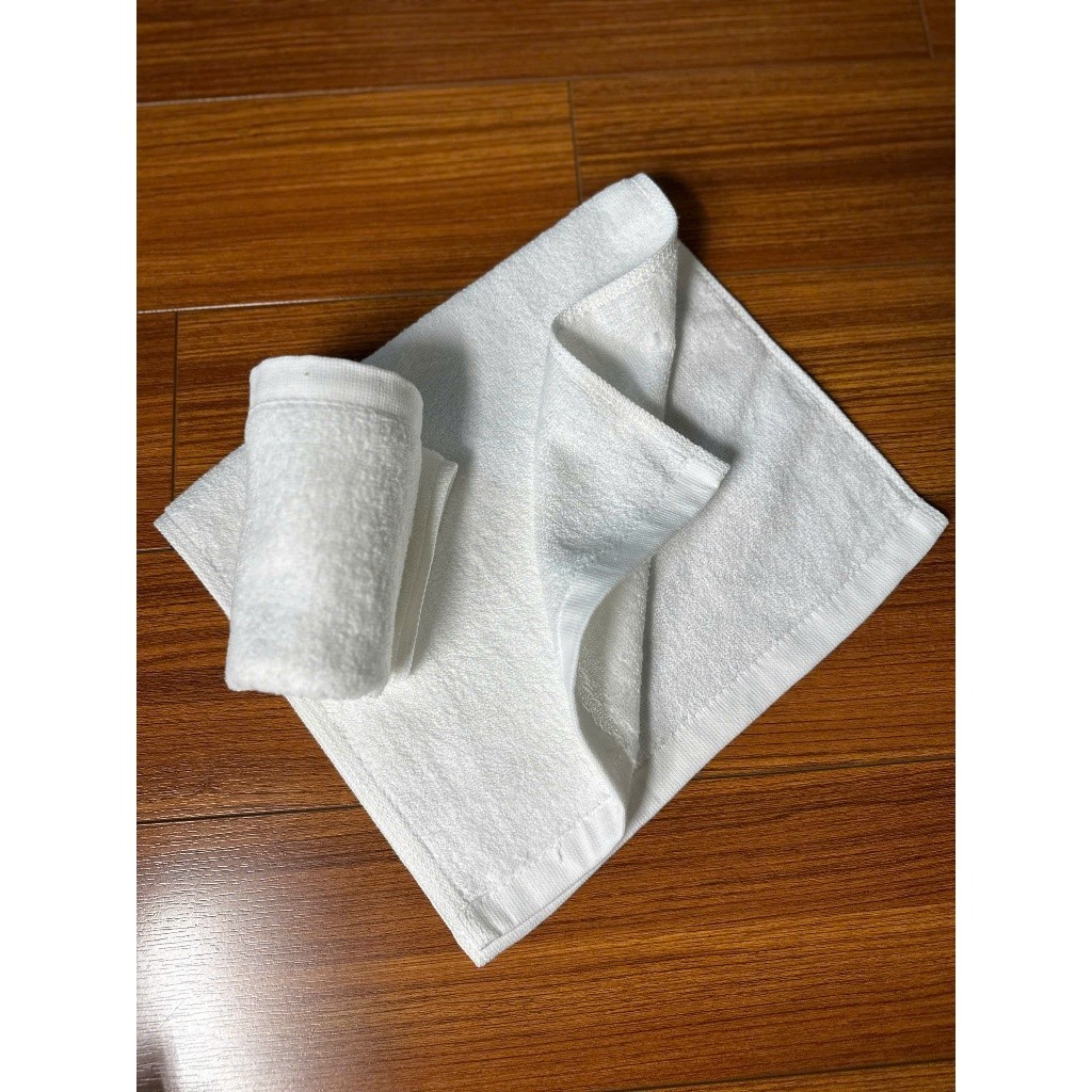 Bộ 10 Khăn Mặt Vuông Cotton Trắng 30x30cm – Mềm Mại, Không Xù Lông, Dùng Gia Đình & Spa