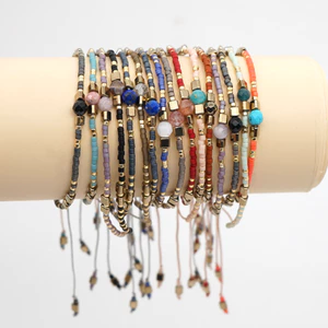 Vòng tay handmade phong cách boho với đá bán quý, phù hợp làm quà tặng