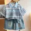 Trẻ em (90-150) Áo sơ mi Polo thoáng khí sọc sọc mỏng mùa hè + Quần short Denim rách thô Bộ đồ hai mảnh