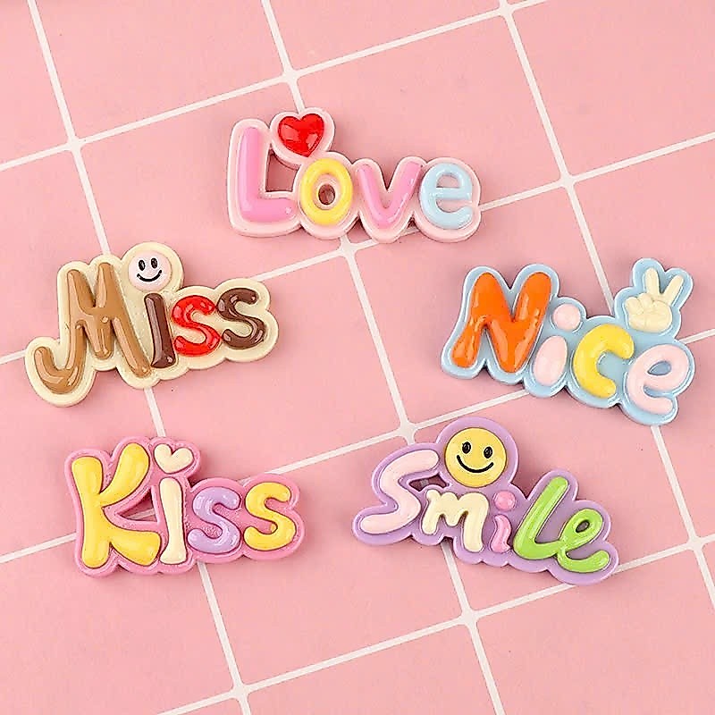 Set Charm Chữ Pastel “LOVE – MISS – NICE- KISS- SMILE ” Cute Baby – Charm Gắn Dép Xinh Xắn Hot Trend 👟✨