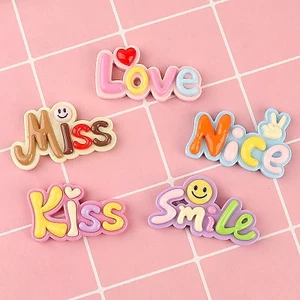 Set Charm Chữ Pastel “LOVE – MISS – NICE- KISS- SMILE ” Cute Baby – Charm Gắn Dép Xinh Xắn Hot Trend 👟✨