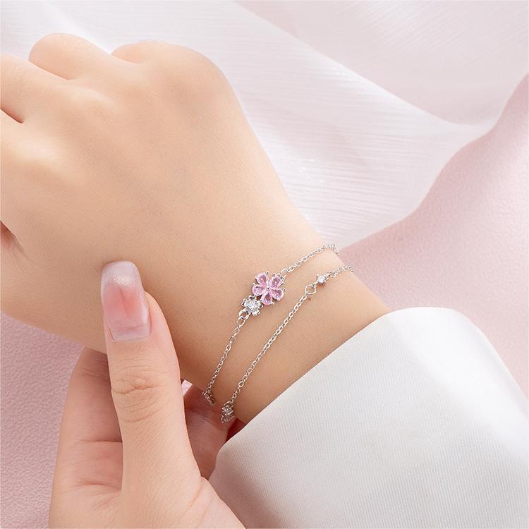 Vòng tay hai lớp hoa anh đào màu hồng ngọt ngào đính kim cương
