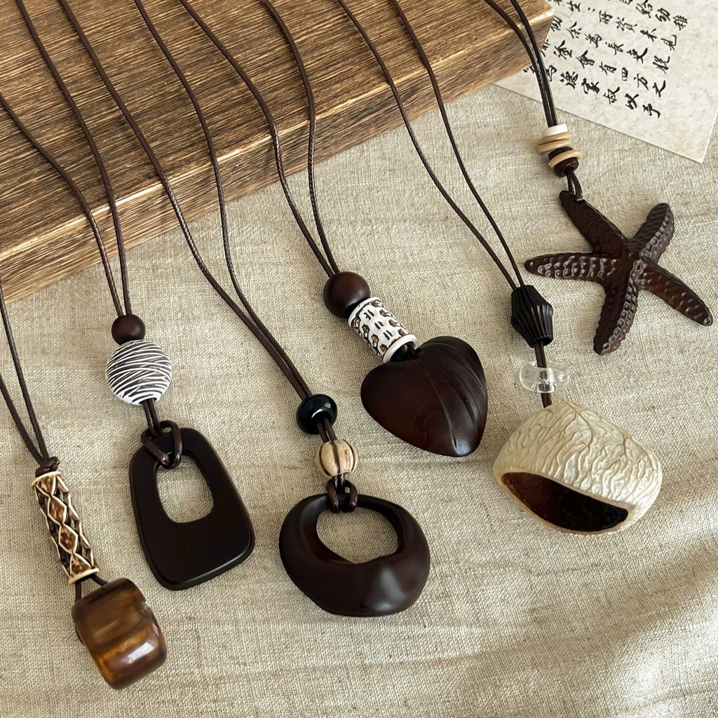 Phong Cách Retro Màu Nâu Vòng Cổ Nữ 2026 Phong Cách Mới Mùa Hè Niche Tất Cả Trận Đấu Vòng Cổ Dài