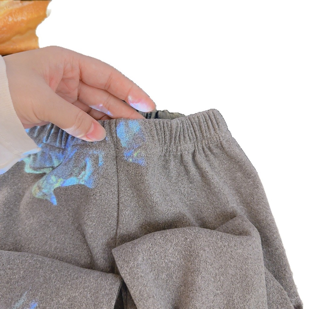 ​Bộ đồ hoạt hình cổ tròn hai mảnh in họa tiết KT cho bé gái Size 8O-150​ TLXE