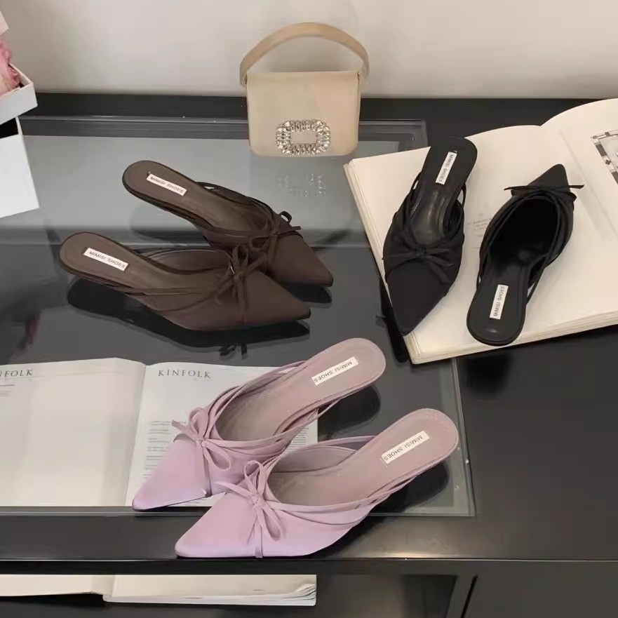 KD Phiên Bản Hàn Quốc Mũi Nhọn Satin Nơ Dây Đeo Nữ Thu Đông 2025 Phong Cách Mới Thời Trang Tất Cả Trận Đấu Dép Dép
