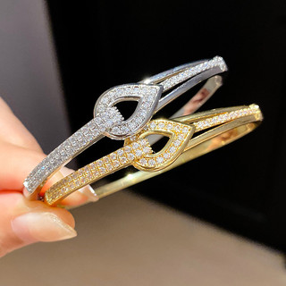 Thắt lưng và vòng tay zircon châu Âu - Mẫu thời trang cá tính dành cho nữ