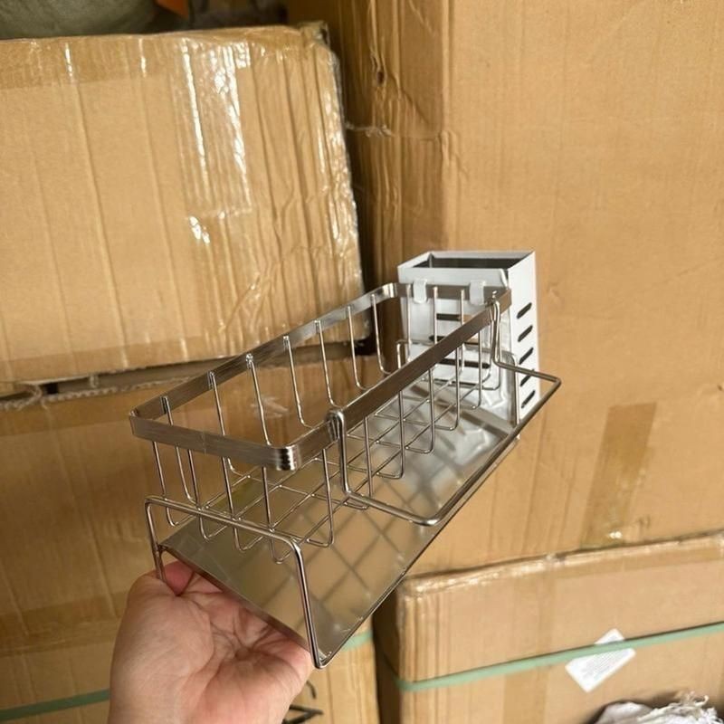 Khay kệ để búi rửa bát inox kèm ống cắm đũa  Chất liệu siêu bền, trống han gỉ. Đồ dùng tiện dụng cho gia đình Kitchen