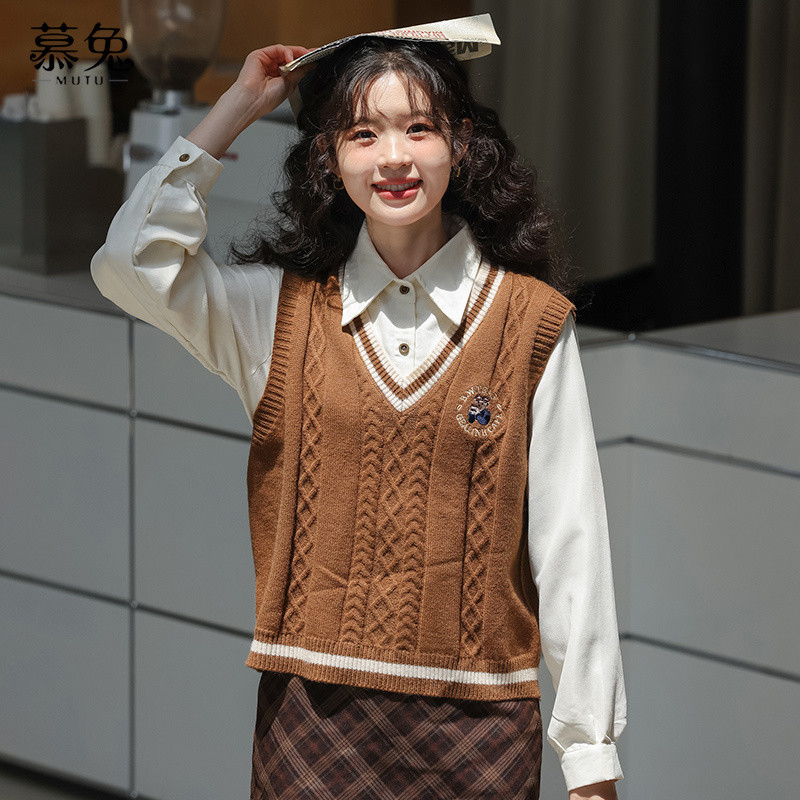 Mutu Preppy Phong Cách Giảm Tuổi Phù Hợp Với Nữ Mùa Xuân 2026 Phong Cách Mới Retro Dệt Kim Áo Vest Áo Sơ Mi Corduroy Bộ Đồ Hai Mảnh