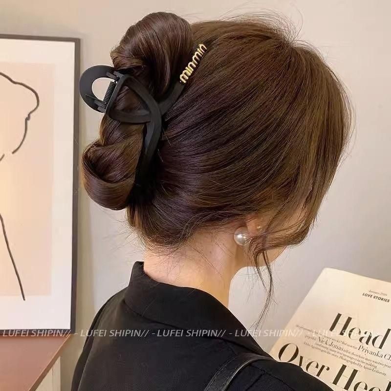 Set 4 kẹp càng cua bản to 13cm đính Min và Hoa Trà  Nữ