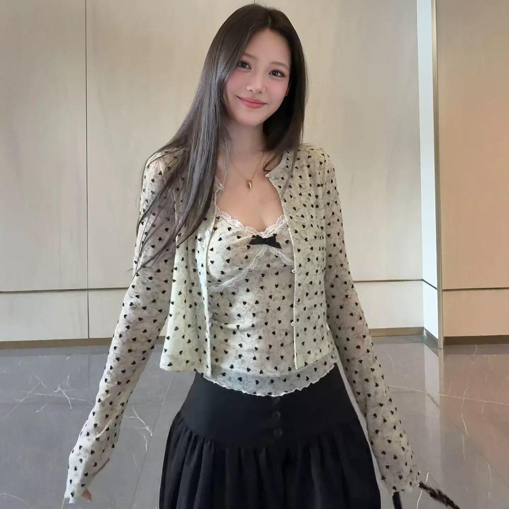 [Giảm giá 50%] Phong cách cay ngọt ngào Hàn Quốc Mùa hè Phong cách mới In hình tình yêu Áo yếm khâu ren + Bộ đồ hai mảnh Cardigan