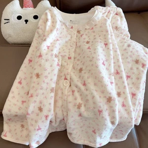 Đồ Ngủ Phong Cách Hot Live Mùa Đông Nữ Áo Cardigan Cổ Tròn Dày Dài Tay Flannel Bộ Đồ Mặc Nhà Nhung San Hô