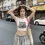 Áo thun ngắn tay màu trắng cao tay ngắn hở rốn lộ ra