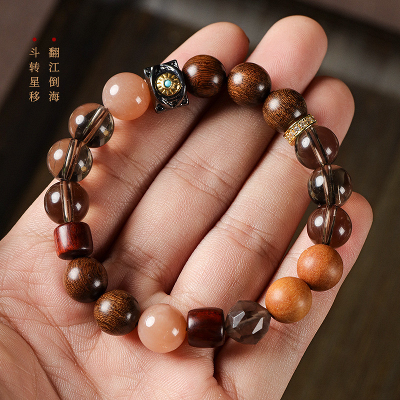 Vòng tay pha lê trà gỗ đàn hương vàng