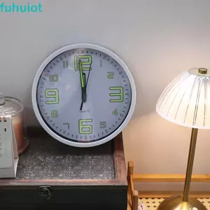 Đồng hồ treo tường phát sáng FUHUIOT, Đồng hồ treo tường thạch anh bằng nhựa im lặng, Trang trí phòng khách Thời trang chính xác Đồng hồ kỹ thuật số thời trang tròn Khách sạn