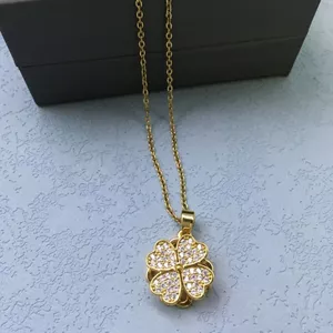 Mới Hợp Thời Trang Xoay Bốn Lá Cỏ Ba Lá Micro Kẻ Sọc Zircon Mặt Dây Chuyền Vòng Cổ Niche Ánh Sáng Sang Trọng Phù Hợp Với Xương Đòn Dây Chuyền Không Phai Màu 2026 @ -