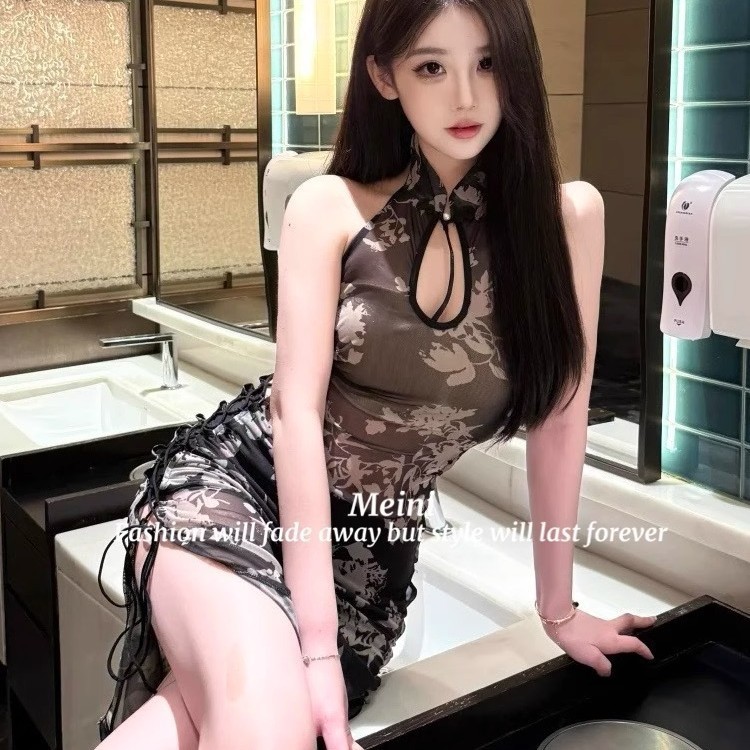 Gợi cảm với váy ngủ phong cách Trung Hoa, màu đen không tay, thiết kế slimfit ôm body