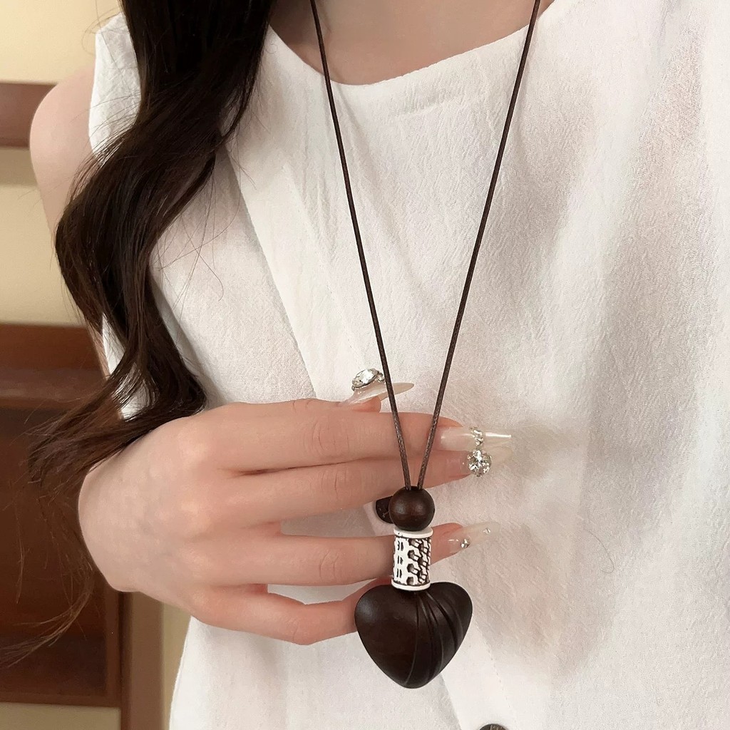 Dài Retro Màu Nâu Mặt Dây Chuyền Vòng Cổ Nữ 2026 Phong Cách Mới Niche Cao Cấp Vòng Cổ