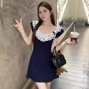 Đầm khâu ren Hot Girl tay bay nhỏ mùa hè Váy ngắn cổ chữ v ôm vừa vặn ngọt ngào cay eo hẹp mỏng hơn Nhìn a-line S