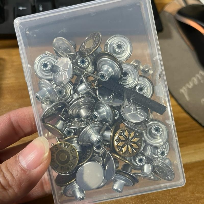 Hộp 42 Cúc Quần Inox Đồng Không Gỉ Kèm Tô Vít Tự Ghim Đường Kính 1.5cm Nhiều Họa Tiết Đa Dạng