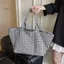 Túi Tote vải HNKMP Gingham có thiết kế kẻ sọc trắng và không gian rộng rãi Hoàn hảo cho công việc đi học Mua sắm sử dụng hàng ngày.