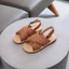 Sandal bé gái đan dây cổ điển mùa hè 2024 đế mềm chống trượt giày đi biển trẻ em cỡ lớn thoáng khí