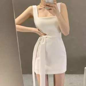 Váy dây buộc kiểu Pháp Váy cổ vuông nhỏ hẹp dáng rộng hơn trông sang trọng hơn
