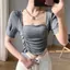 Áo thun cổ vuông dành cho nữ Áo ngắn tay Slim-Fit Thiết kế xương cá Cảm giác xếp li mỏng hơn trông cổ thấp gợi cảm