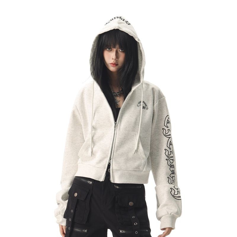 Áo hoodie unisex với thiết kế độc đáo và quần Jeans thời trang