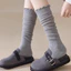 Tất polyester và cotton dày chống ẩm, thiết kế dáng rộng thoải mái suốt ngày