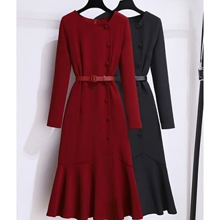Đầm đuôi cá màu burgundy thời trang thu, thiết kế eo hẹp, phù hợp cho các bữa tiệc sang trọng