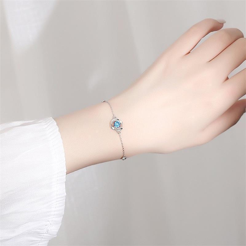 Tình yêu từ cái nhìn đầu tiên Vòng tay nữ sang trọng nhẹ nhàng đa năng