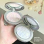 Phấn Phủ Flower Knows Shell – Hạt Phấn Mịn Nhẹ, Kiềm Dầu, Thiết Kế Vỏ Sò Cổ Tích