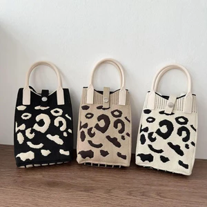 VN TYL Túi Handmade Đen Trắng Điểm Dệt Kim Túi Xách Dung Tích Lớn Dệt Kim Túi Đeo Tay Sinh Viên Điện Thoại Di Động