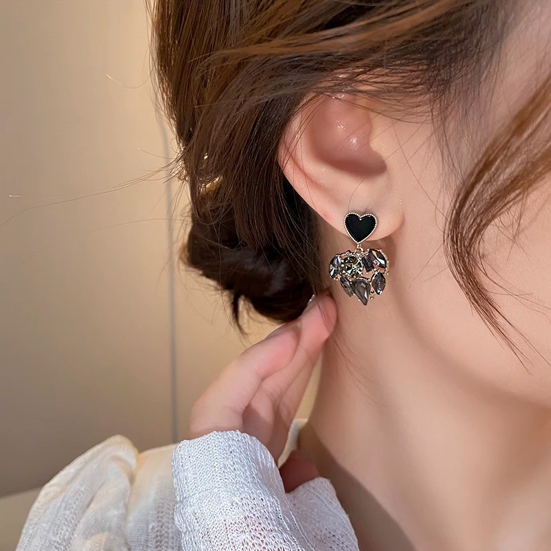 Bông tai hình trái tim sang trọng, thích hợp, cao cấp