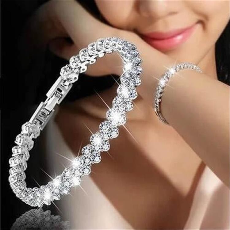 Bộ trang sức vòng tay kim cương cao cấp, thiết kế đơn giản nhưng sang trọng và tinh tế