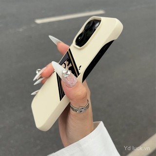 Trộm Shin-Chan Tối Giản Hoạt Hình Vui Nhộn Phong Cách Mới Nửa Gói Mềm Thích Hợp Cho iPhone 16promax 14pro 13 12pro 15plus 11 14 16 15pro 12 13promax 11promax Vỏ Điện Thoại Chống Sốc