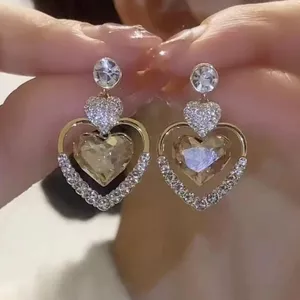 2026 Trái Tim Tình Yêu Bông Tai Kim Cương Nữ Niche Thiết Kế Cao Cấp Ánh Sáng Sang Trọng Sang Trọng Sang Trọng Phù Hợp Với Thời Trang Bông Tai Bông Tai