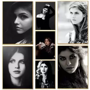 Nữ Diễn Viên Alexandra Daddario Poster Không Khung Tranh Canvas Cho Trang Trí Tường Phòng Gia Đình