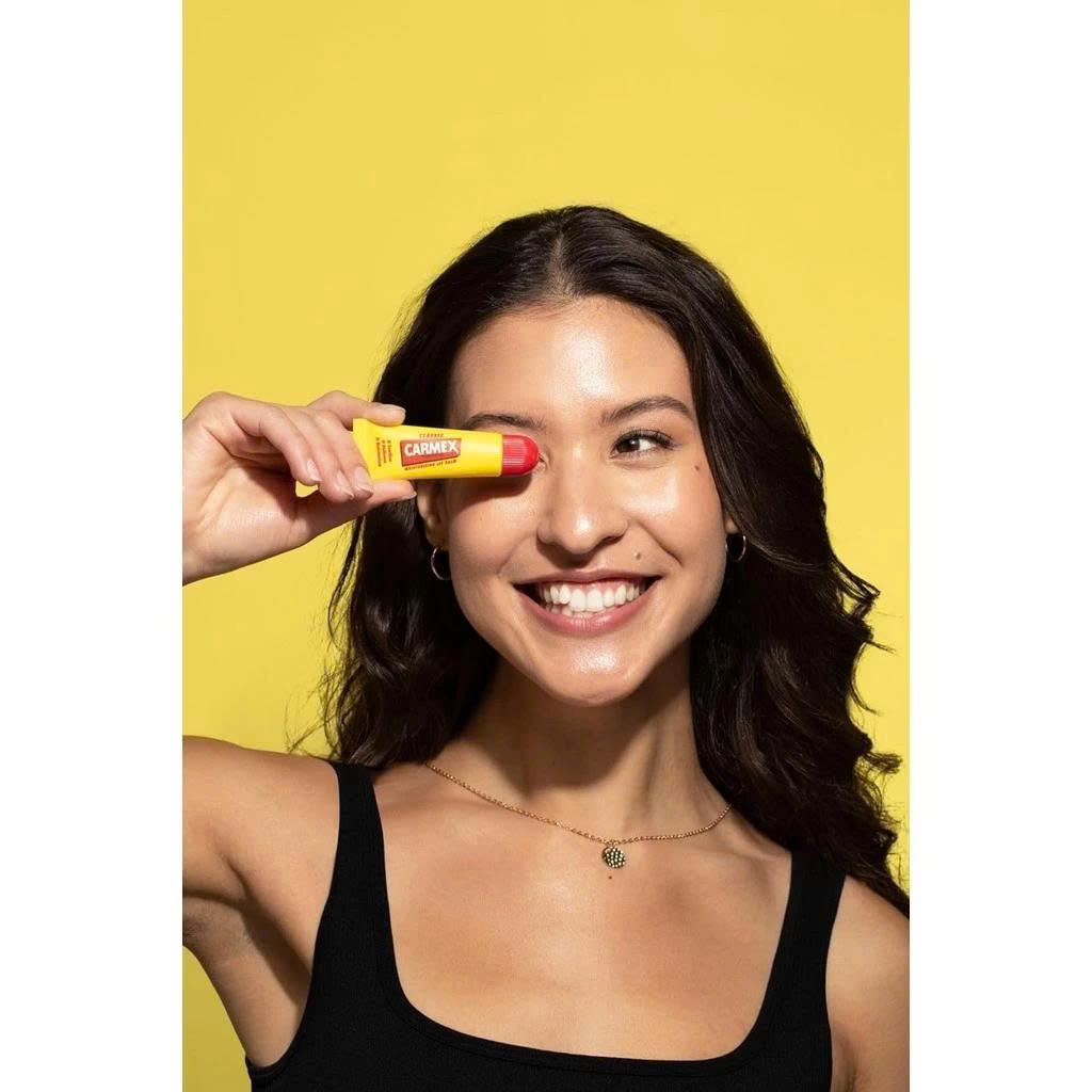 Son dưỡng môi Carmex Classic Moisturising Lip Balm Tube 10g