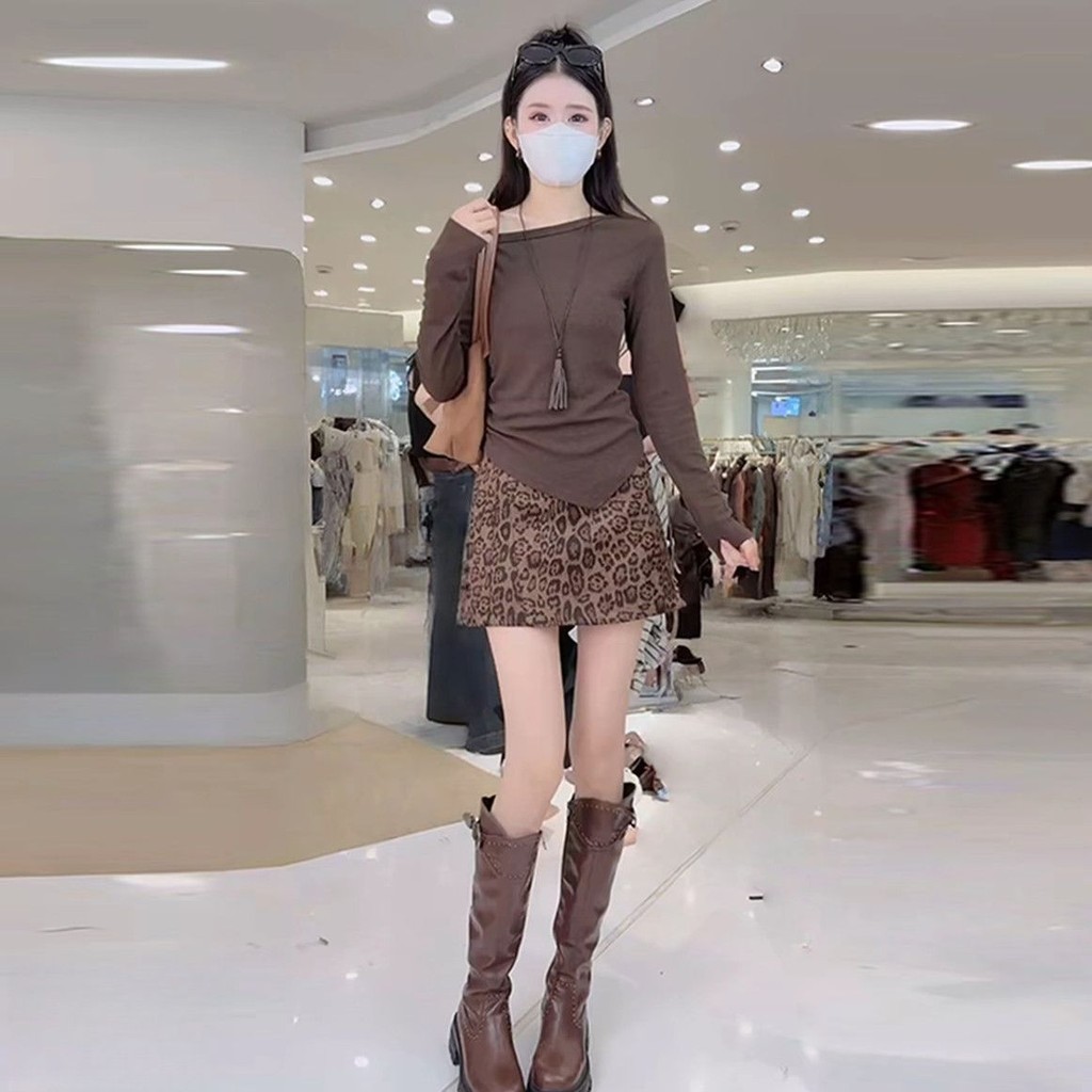 Mùa Thu Hot Girl Retro Da Báo Giả Da Lộn Váy Ngắn Eo Cao 2025 Ôm Hơn Nhìn Chống chói Váy