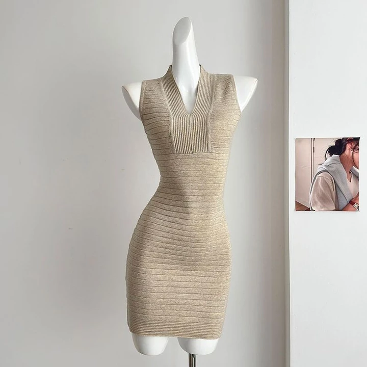 Đầm vest đan cổ V màu yến mạch cho phụ nữ, đầm ngắn ôm sát eo mùa xuân, đầm ôm hông định hình cơ thể