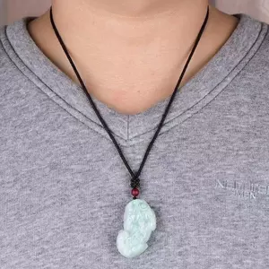 Vòng cổ mặt dây chuyền Unisex Jade Pixiu - Jadeite tự nhiên màu xanh nhạt (BeanSeed) - Dây bện đen có hạt đỏ - Dây chuyền áo len có thể điều chỉnh (21-50cm)