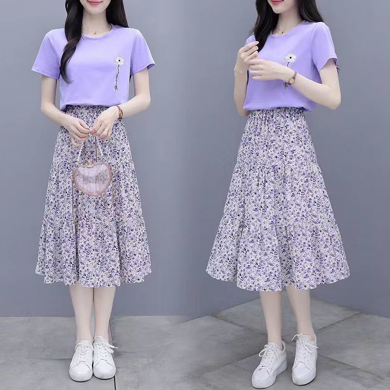 Set áo thun và chân váy midi in hoa màu tím, ôm sát và hợp thời trang, hoàn hảo cho mùa hè,tôn dáng, nữ tính