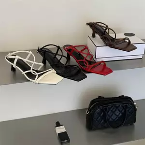 TT Dây Đeo Chéo Sandal Nữ Mùa Hè Vuông Ngón Chân Giày Không Mệt Mỏi Chân Phù Hợp Với Váy Khóa Phẳng Dây Đeo Dép