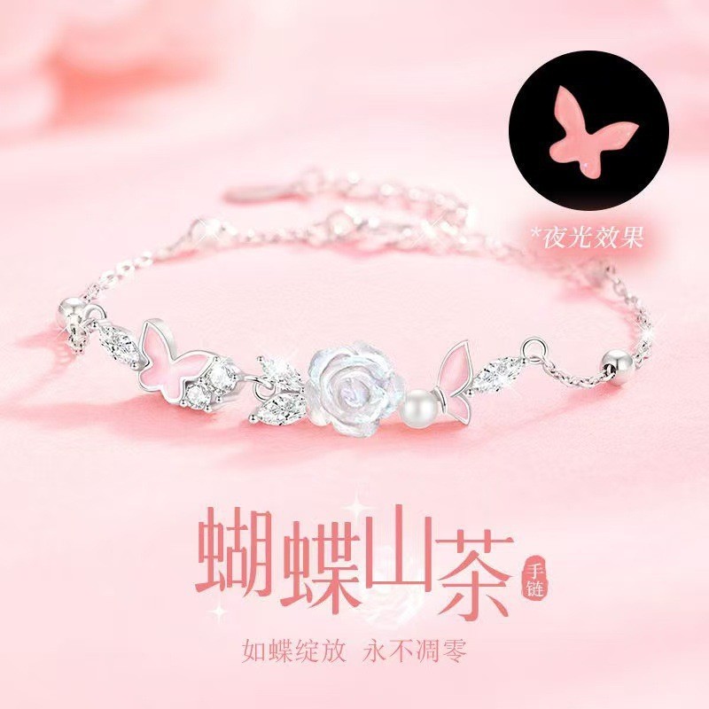 Vòng tay nữ hình bướm dạ quang Camellia tinh tế