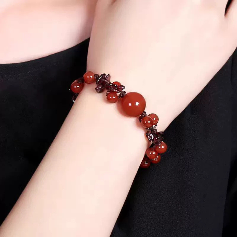 Vòng tay nữ mã não đỏ đơn giản và độc đáo